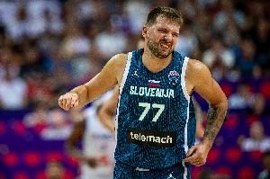 斯洛文尼亞半場(chǎng)領(lǐng)先冰島1分！東契奇半場(chǎng)10中3&三分4中0得9分3犯