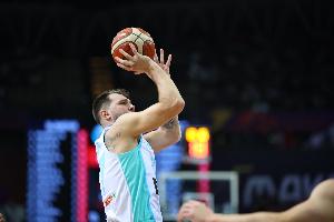 排除萬(wàn)難！東契奇22中8得到26分7板4助3斷1帽 斯洛文尼亞提前晉級(jí)