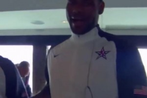 詹姆斯夢(mèng)八時(shí)期逗樂(lè)科比：科比是我的偶像，我想穿得像他一樣！